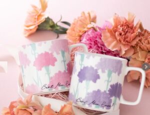 ナルミ蓋つきマグカップ-花柄ペア　出典-公式サイト